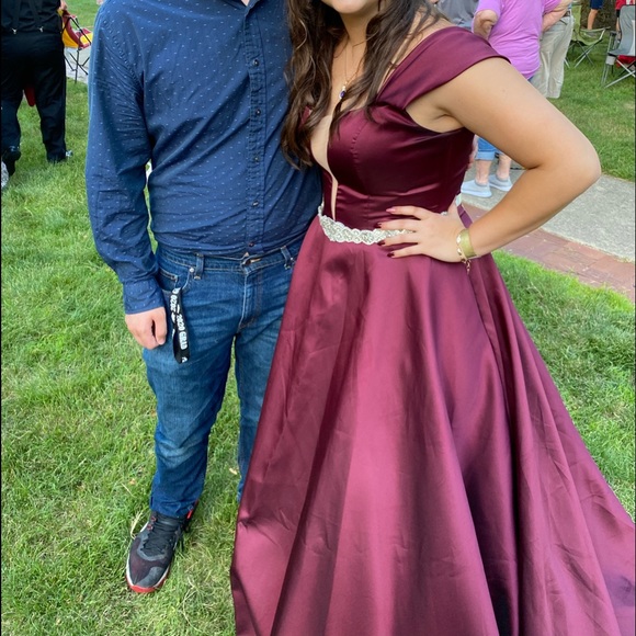 Maroon prom dress for sale - Picture 5 of 5